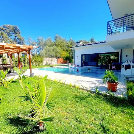 Ada Boheme Villa *